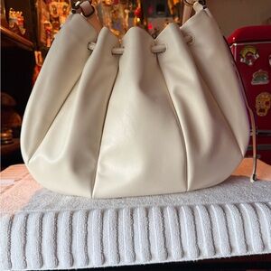 ♠️Kate Spade Pinch Pleated Large Leather Shoulder Bag, Meringue White